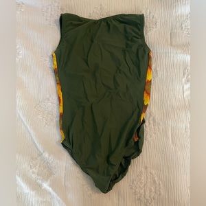 Gorgeous sunflower leotard 🌼